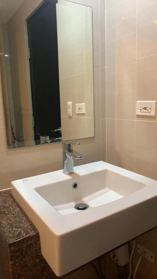 باساي 81 Newport Boulevard Cluster 4 - 8F Across Naia Airport, Terminal 3 المظهر الخارجي الصورة