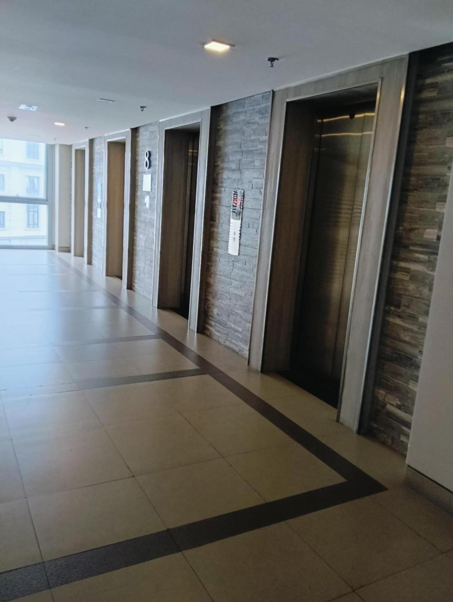 باساي 81 Newport Boulevard Cluster 4 - 8F Across Naia Airport, Terminal 3 المظهر الخارجي الصورة
